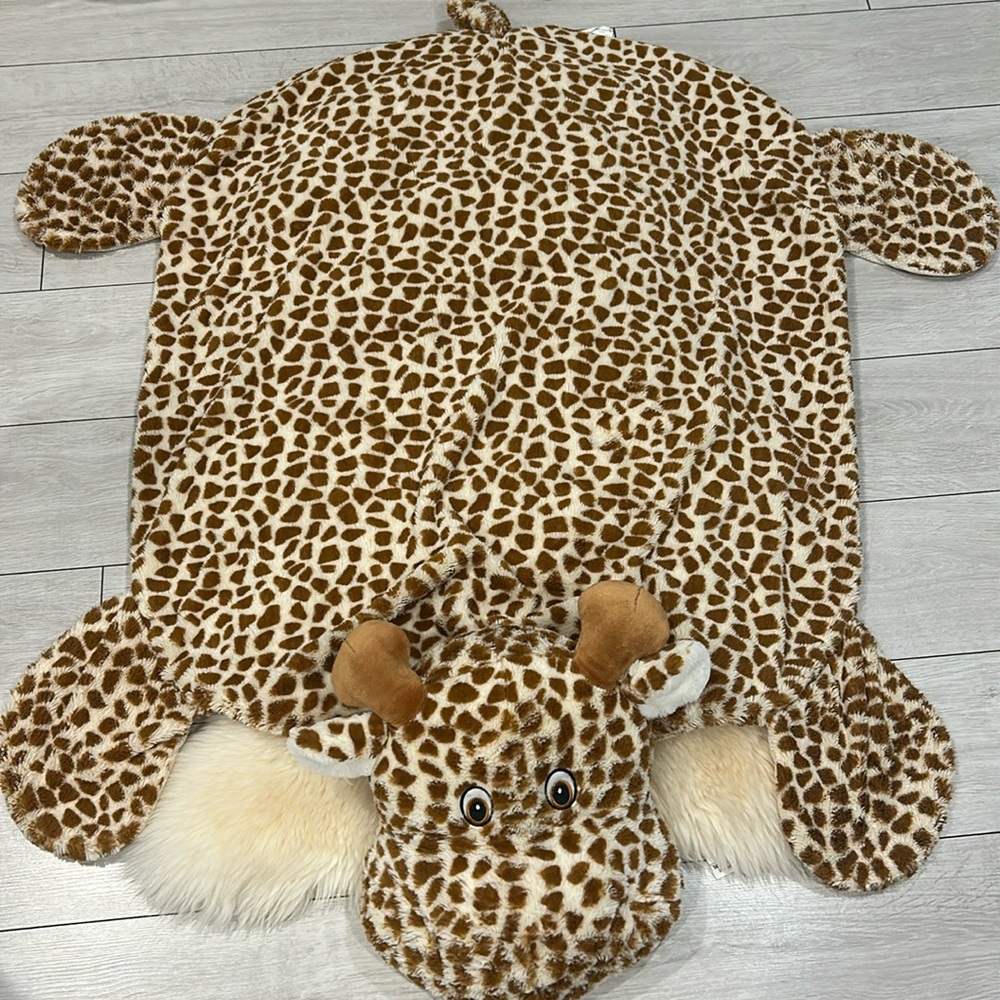 Giraffe Head Print Plush Children’s Rug